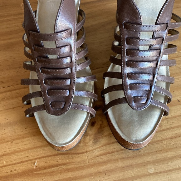 Me Too brown sandals wedges - Picture 7 of 9